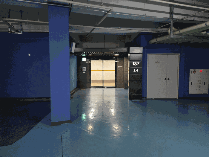 지하 공동출입문