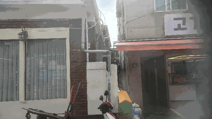 본건(좌측건물) 우측:공유자 타인건물