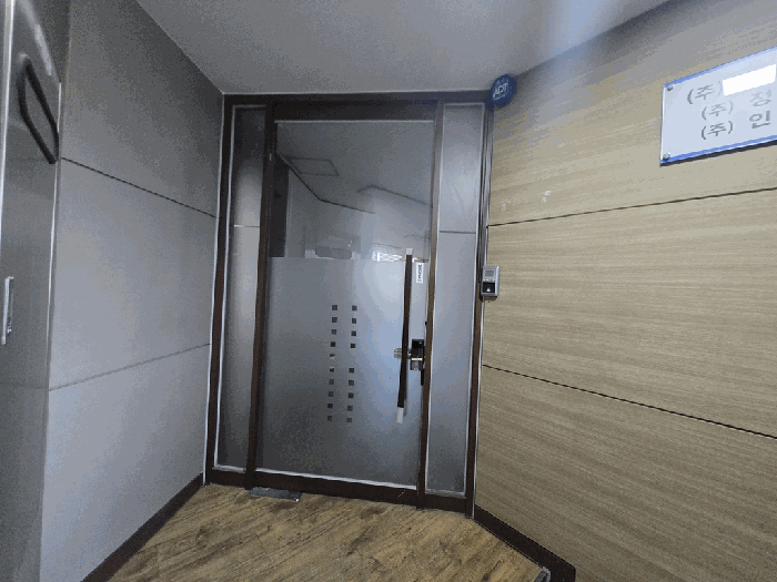 본건 현관 전경