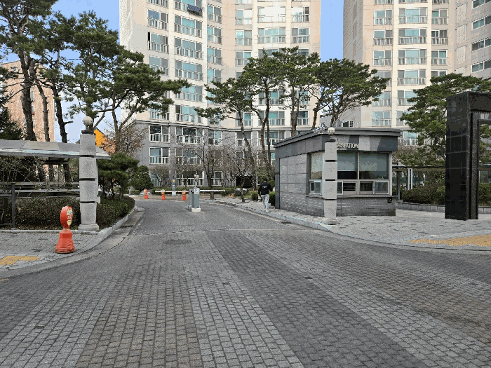 본단지 차량 진출입구