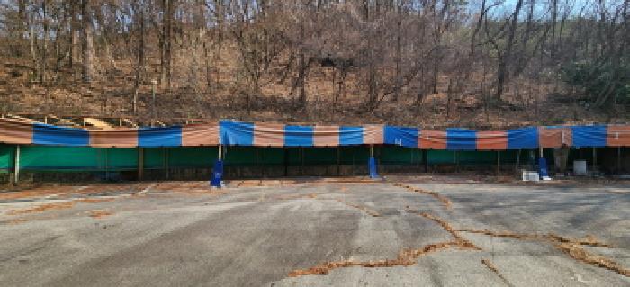 목록1 소재 제시외1 천막 주차장 전경