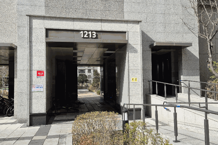 1213동 1-4호라인 출입구