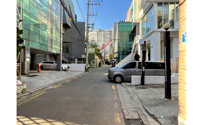 본건 남동측에서 촬영