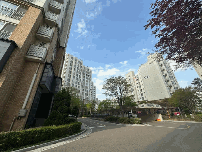 본건 소재 단지 내 전경