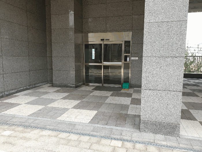 본건의 공동출입문