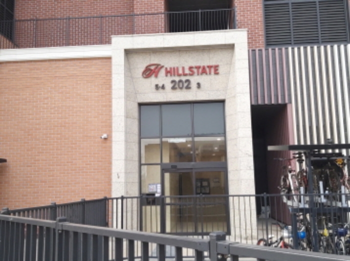 * 본건 목적물 소재 동 공동출입구 전경