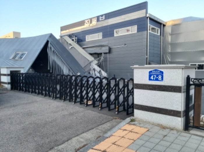 * 본건 목적물 1. 2. 3. 출입문 전경