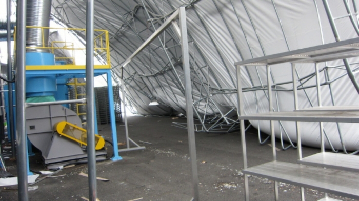 제시외 물건 파손 상황