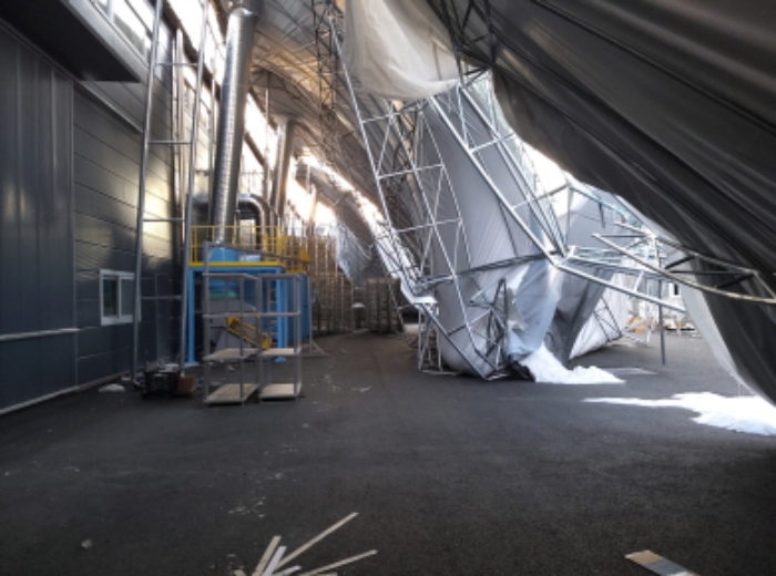 * 본건 목적물 주변 철골구조 천막 전경