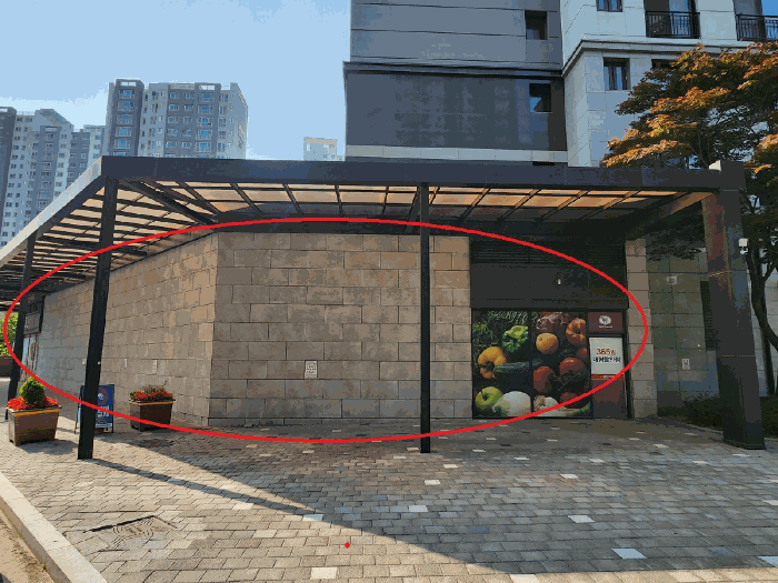 【본건-남동측에서촬영】