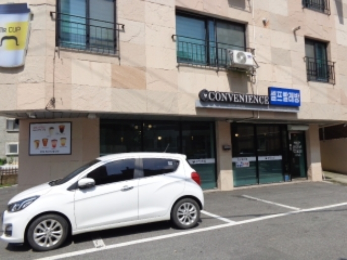 [목록 2] 남쪽에서 바라본 지상 1층 상가의 모습 