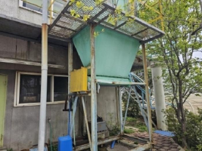 목록 2번 지상 서남측의 제시외 기계기구(집진설비)