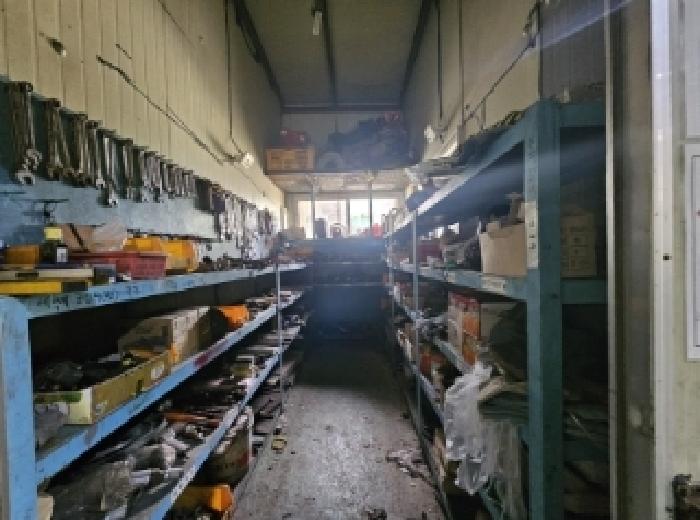 목록 3번 목적건물 서측 및 5번 목적건물 동측에 연접한 제시외 건물