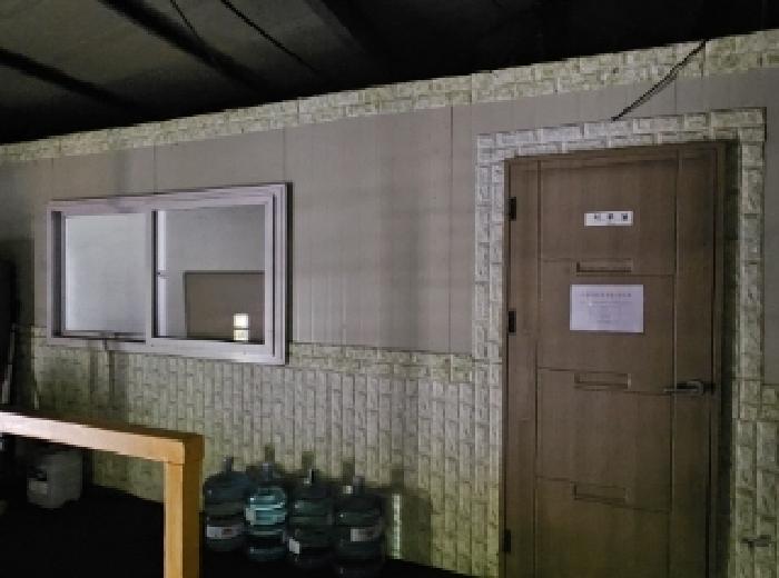 목록 3번 목적건물 2층에 제시외 건물(사무실 출입문)