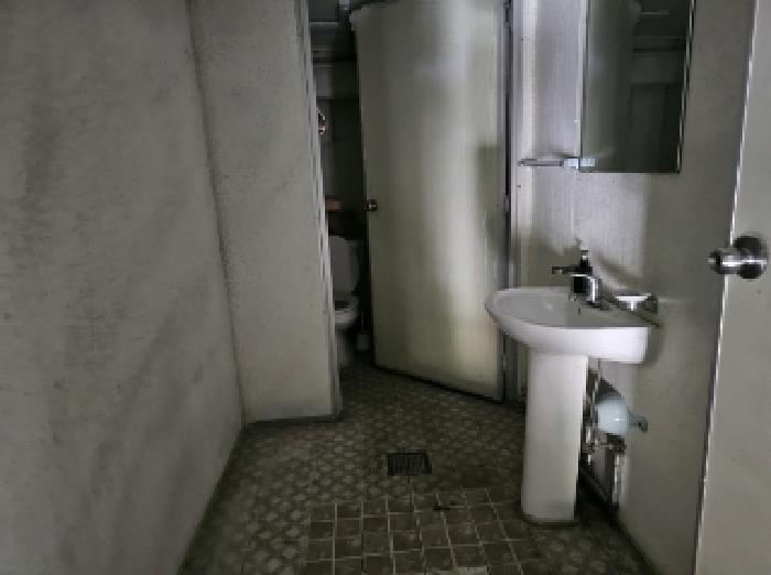 목록 3번 목적건물(2층)의 제시외 건물(화장실)