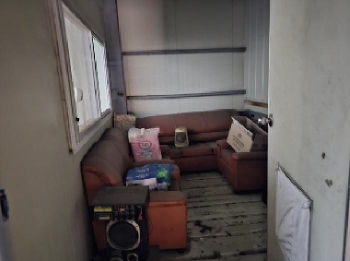 목록 3번 목적건물(2층)의 제시외 건물(창고)