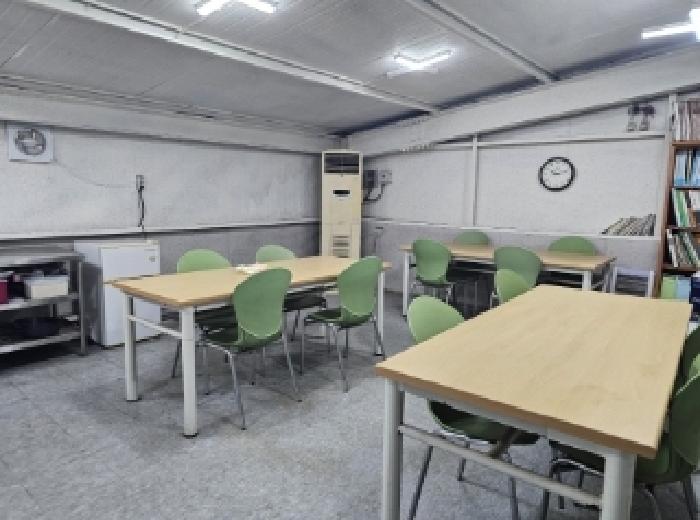 목록 3번 목적건물(2층)의 제시외 건물(식당)