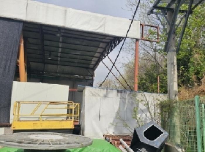 목록 2번 지상의 제시외 건물(작업장)에 연접한 제시외 건물(창고)