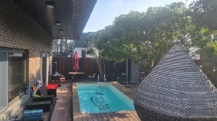 소재지2(조와로5길 33-8 제101동) 제시 건물 1층에 소재한 수영장 및 조경수