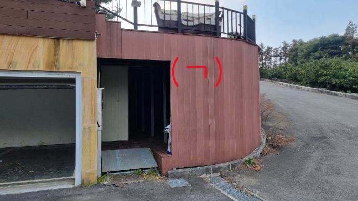 소재지2(조와로5길 33-8 제101동)에 소재한 제시외 건물(ㄱ)