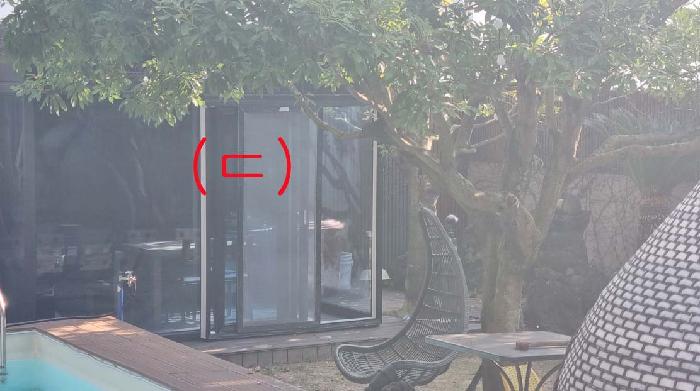 소재지2(조와로5길 33-8 제101동) 제시 건물 1층에 소재한 제시외 건물(ㄷ)