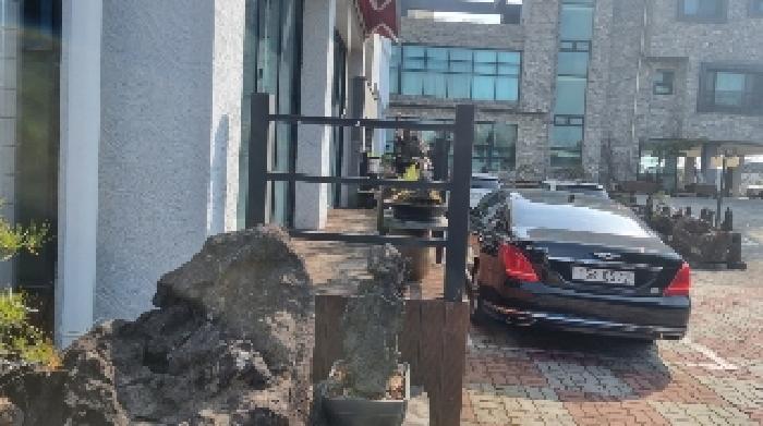 소재지2(서호중로 82) 제시 건물에 소재한 데크시설