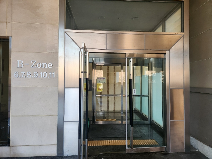 1층 출입구 부분