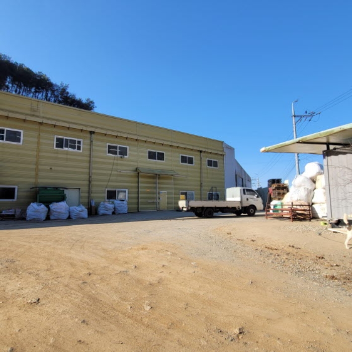 목록1 토지 및 목록3 건물 전경(제시외 건물 1동 있음)