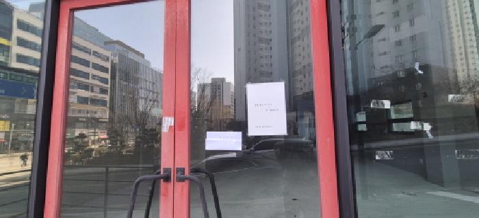 전유세대 출입문(현황조사 안내문 부착)