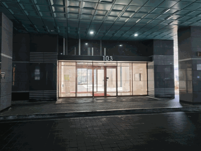 본건 건물 주 출입구