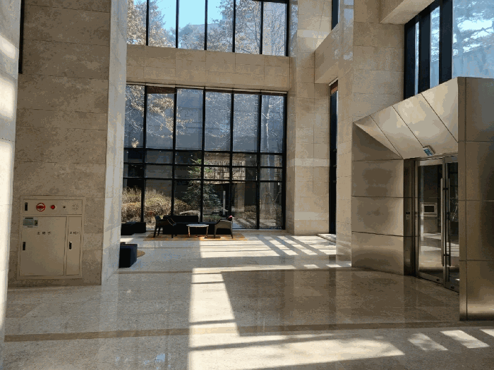 본건 건물 1층 로비