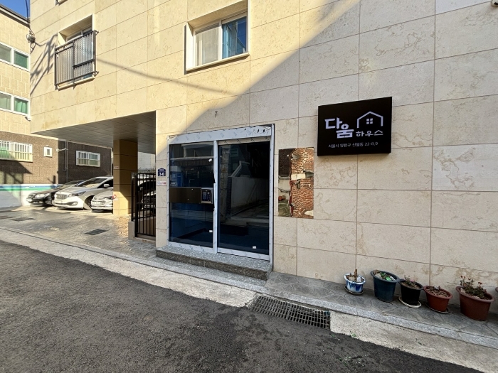 본건 건물 출입문