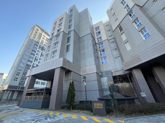 대상물건 소재 건물 전체 전경