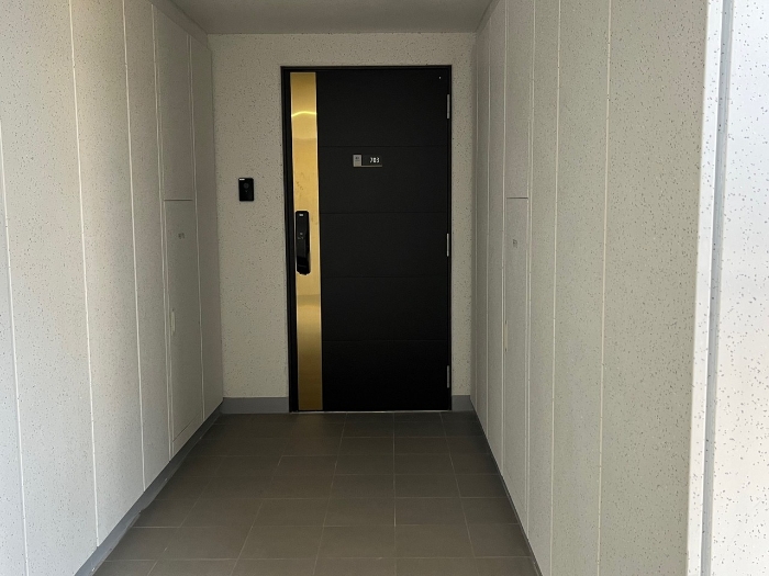 대상물건 출입문 전경 