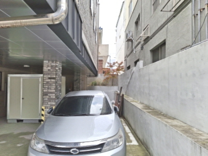 건물 우측 모습