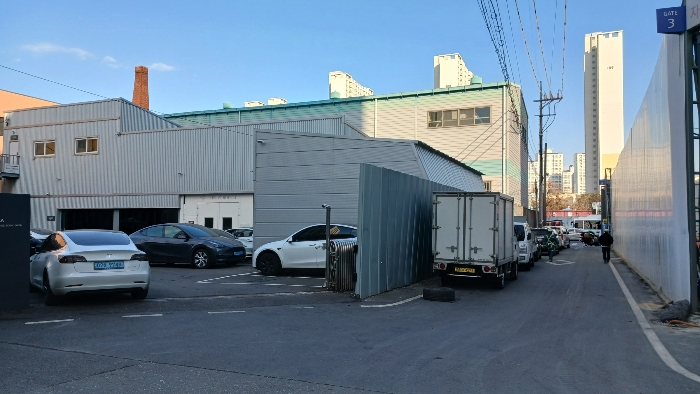 본건 남서측 후면 전경