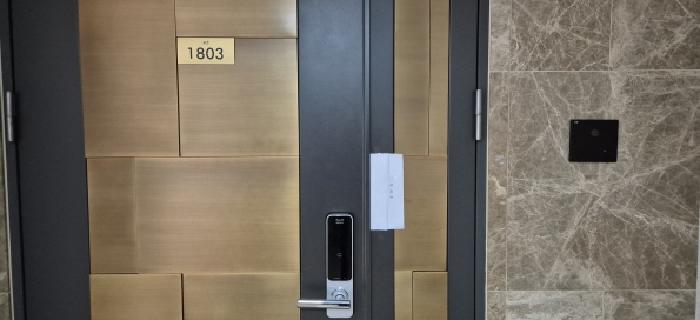 전유세대 출입문(현황조사 안내문 부착)