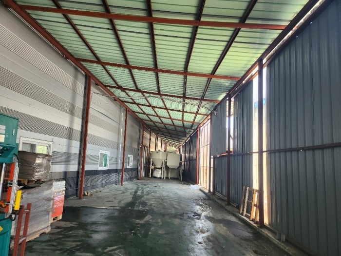 [ 제시외 건물 (ㄴ) ]