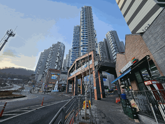 본건 아파트 단지 전경