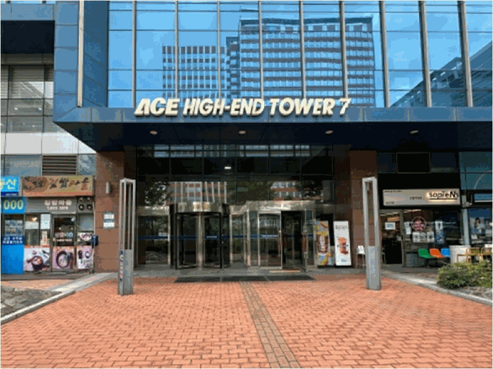 본건 건물 1층 출입구 전경