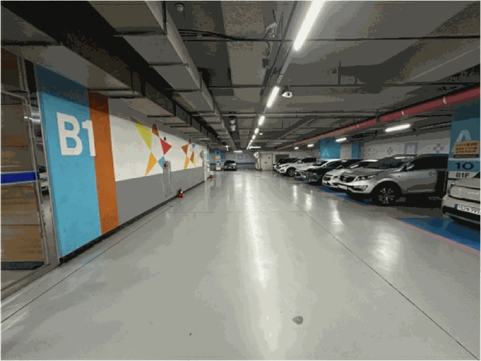 본건 건물내 지하 주차장 전경