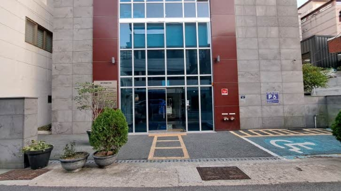 본건 사무실 공동출입구