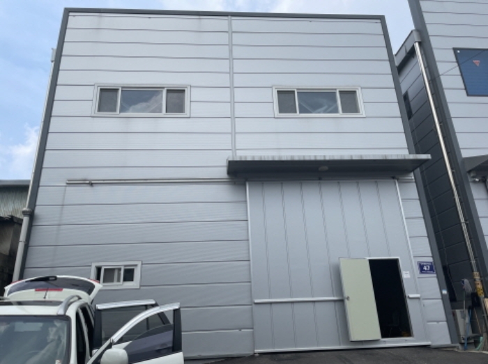 공장건물의 전경