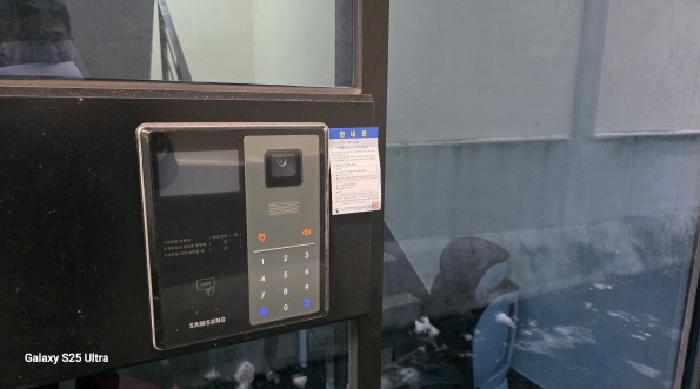 2층 입구 안내문