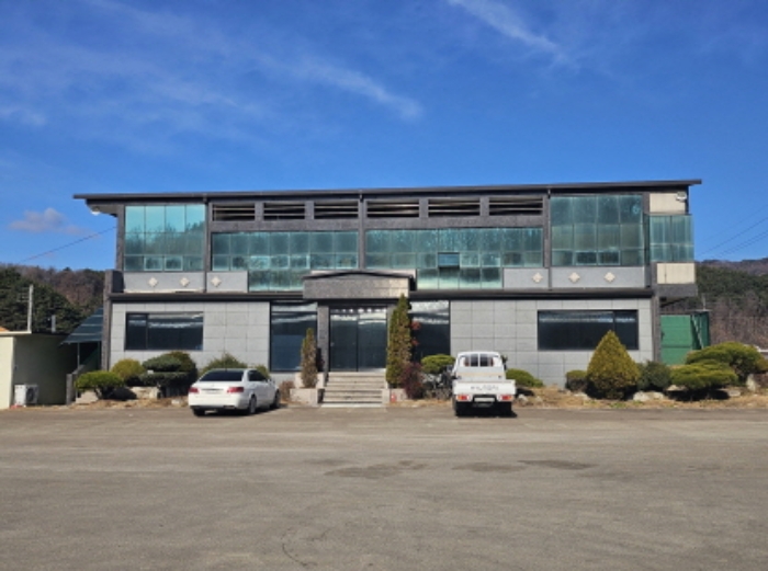 제시된 건물 2층 사무실