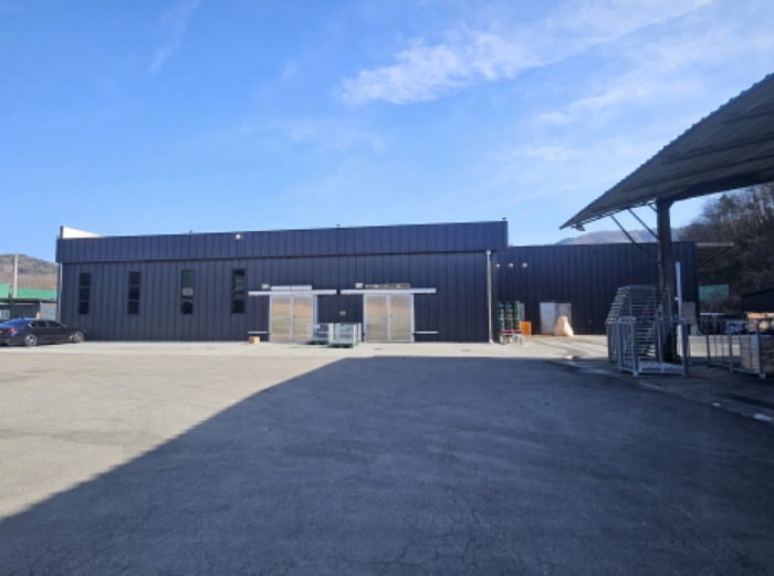 제시된 건물 창고 시설