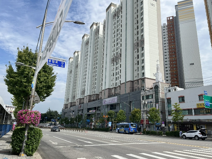 본건 전경(북서측 대로변)