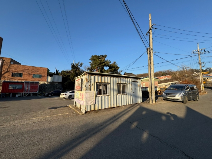 일련번호 4 토지 남동측에 위치한 컨테이너(평가제외)