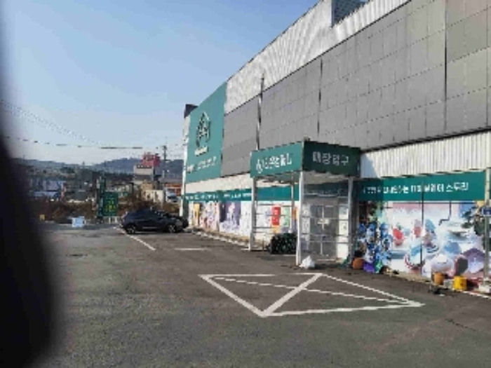 현황부동산 측면및 주차장