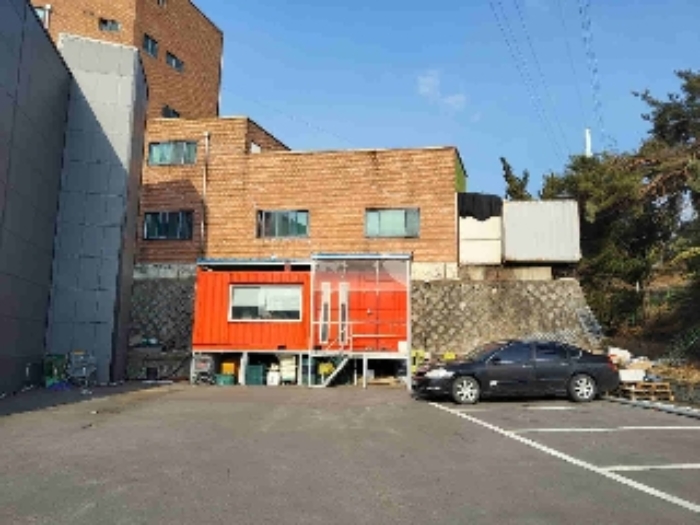 제시외 컨네이너 현황 및 주차장